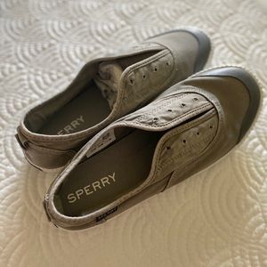 BRAND NEW in box: woman’s sperrys